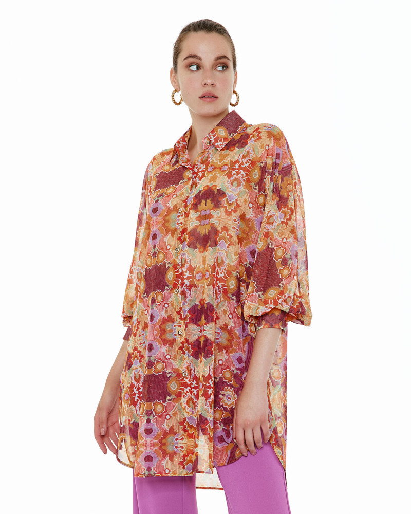 Oversized printed shirt with batwing sleeves