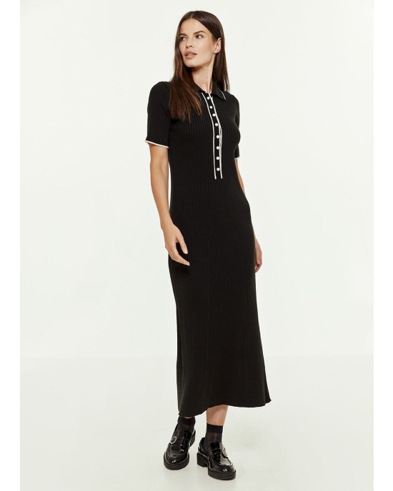 Long knitted dress with buttons