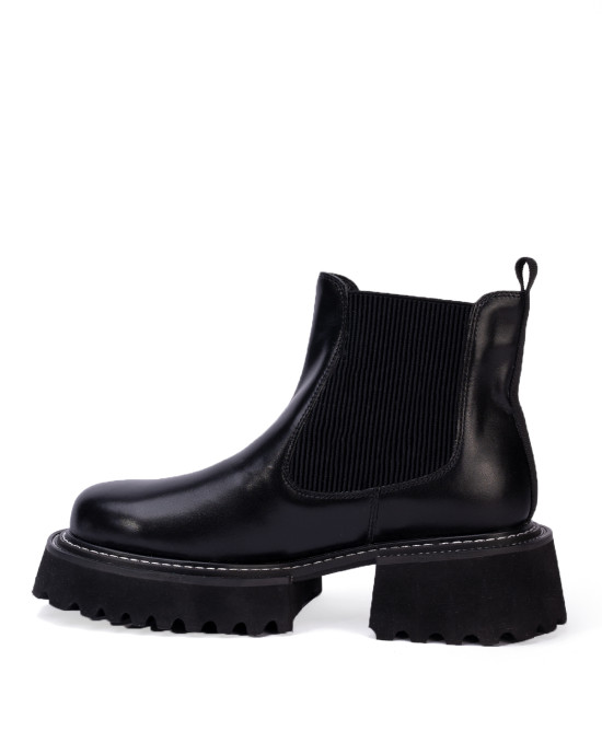 Track sole ankle boots